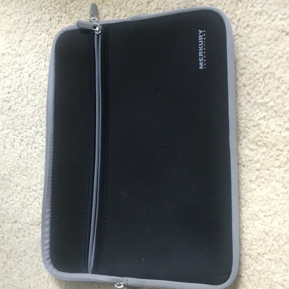 Merkury Innovations 13” laptop sleeve
